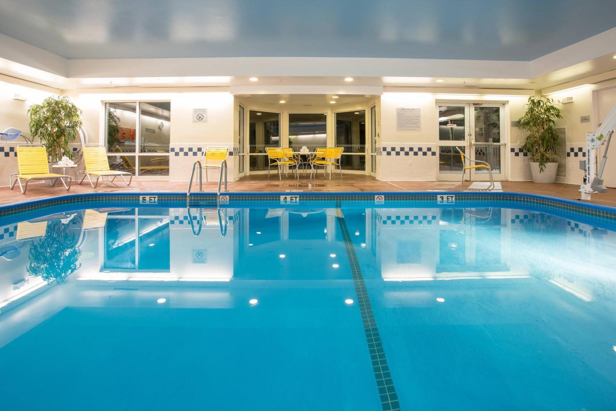 Hotel Fairfield & By Marriott Boston